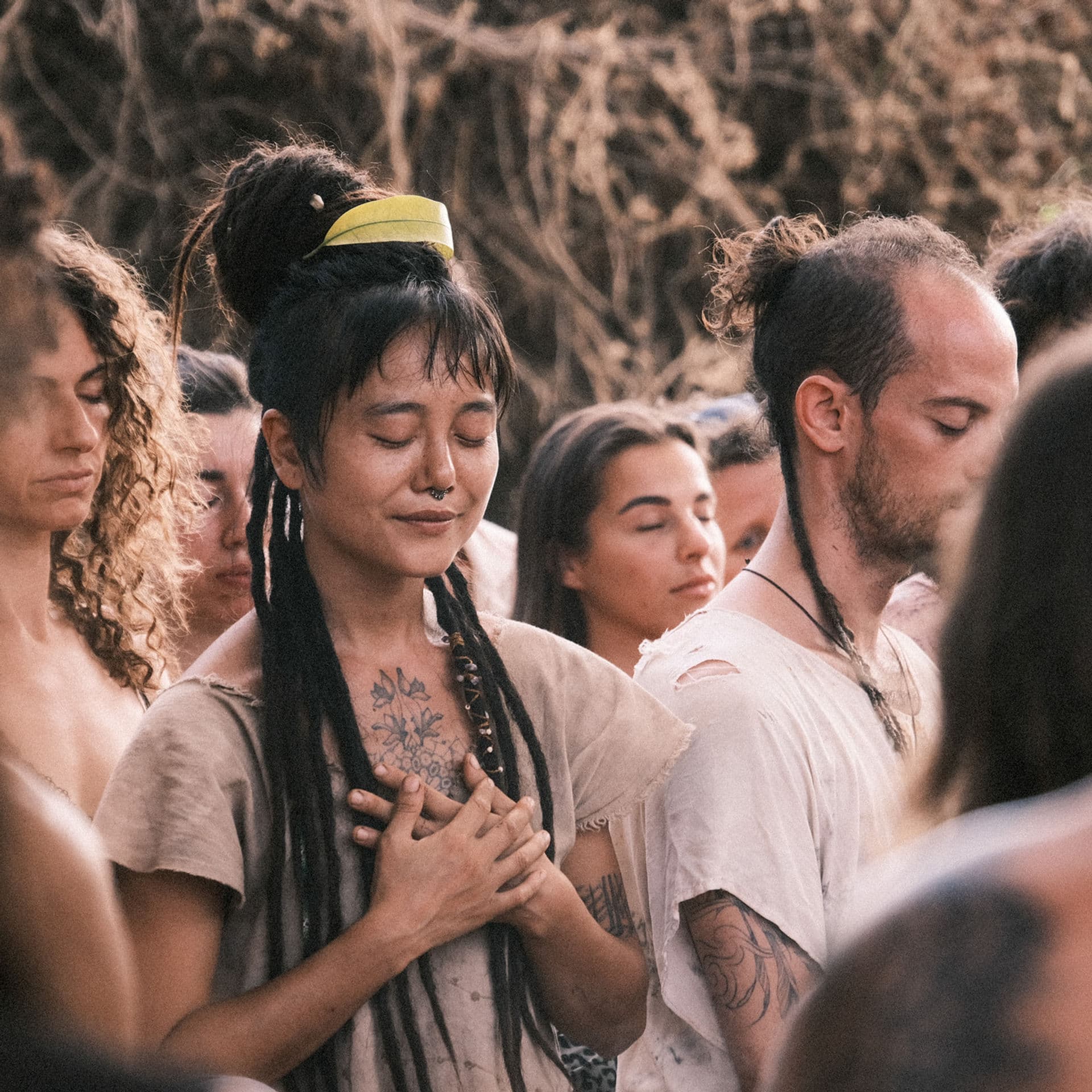 Uria Tsur facilitating a vocal freedom workshop